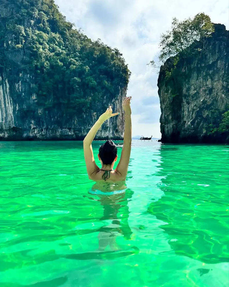 corina-caragea-in-costum-de-baie-in-vacanta-in-thailanda-2