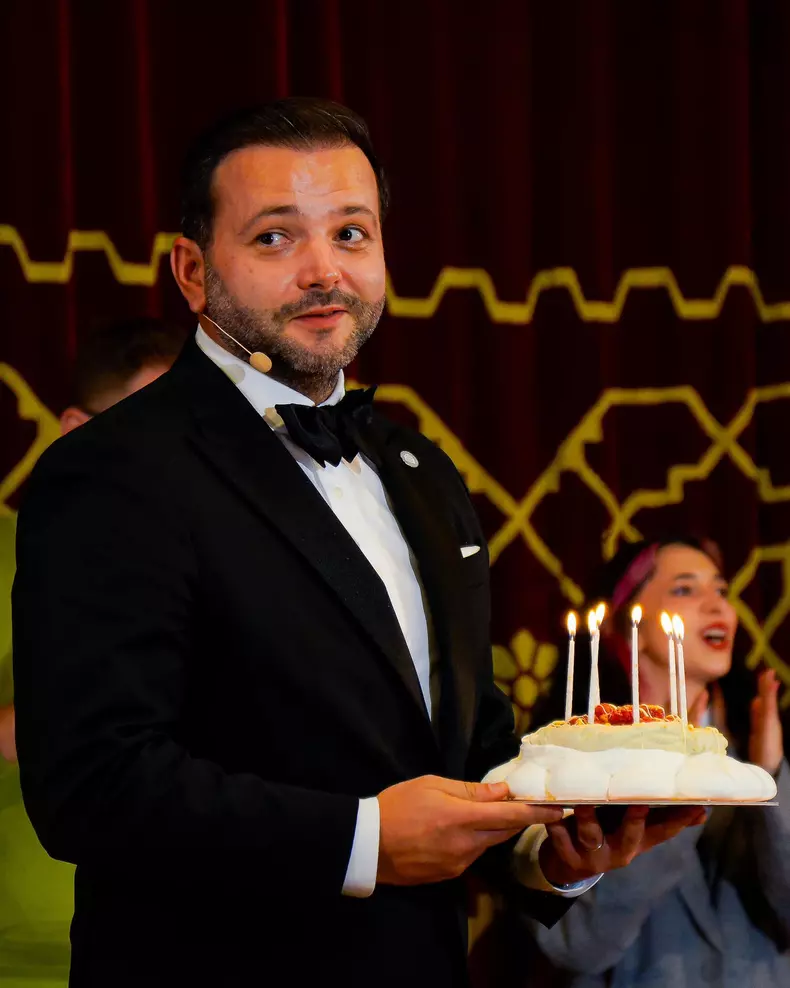 Mihai Morar a fost hărțuit de o fană  (5)