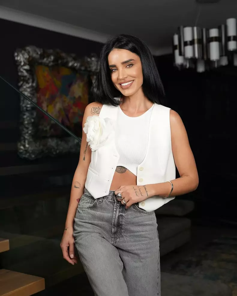 Adelina Pestrițu a renunțat la implanturile mamare - Primele imagini
