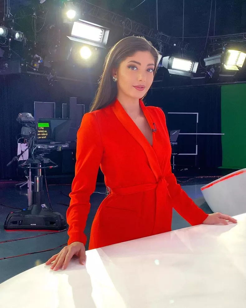 Oana Ormenisan este noua prezentatoare de la Observator (2)