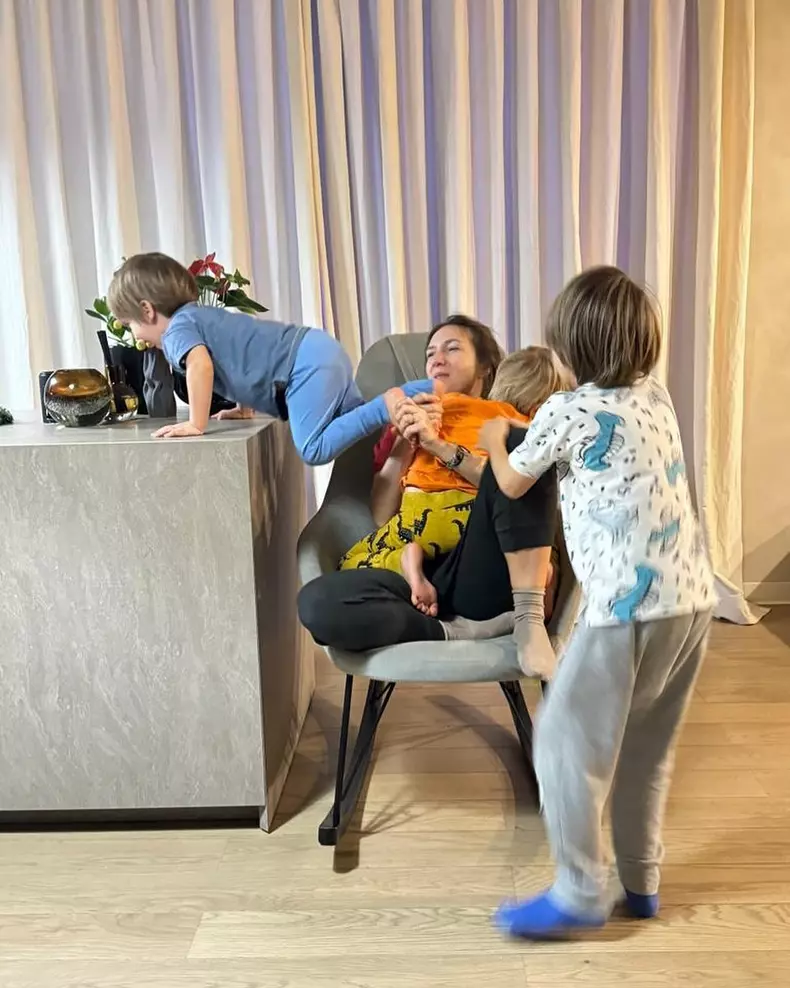 Adela Popescu si copiii ei