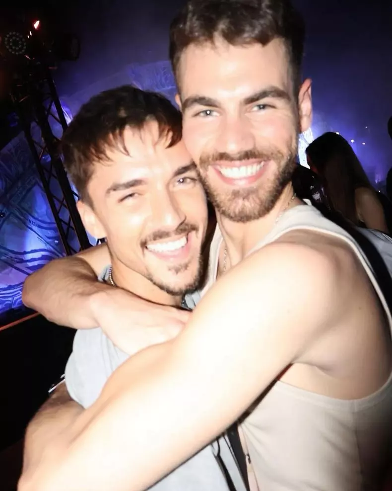 Emil Rengle si iubitul lui s-au logodit  (10)