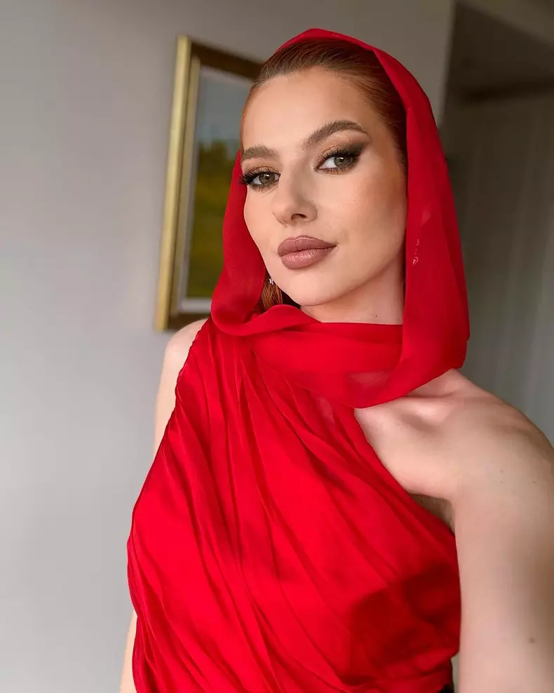 Lidia Buble, dupa ce si-a vopsit parul roscat (4)