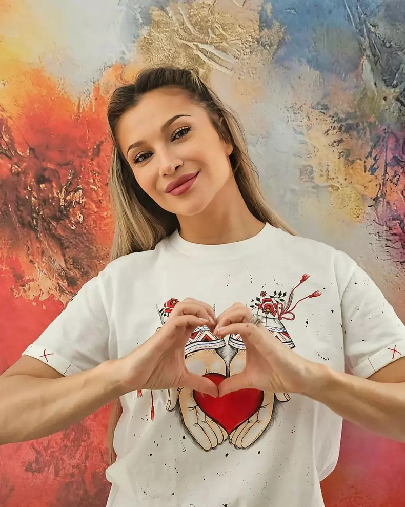 Lora s-a mutat cu chirie (4)