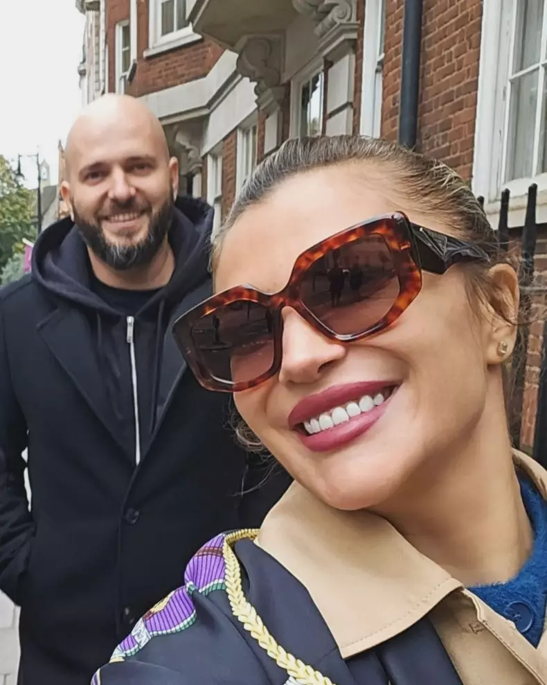 Lora s-a mutat cu chirie (5)