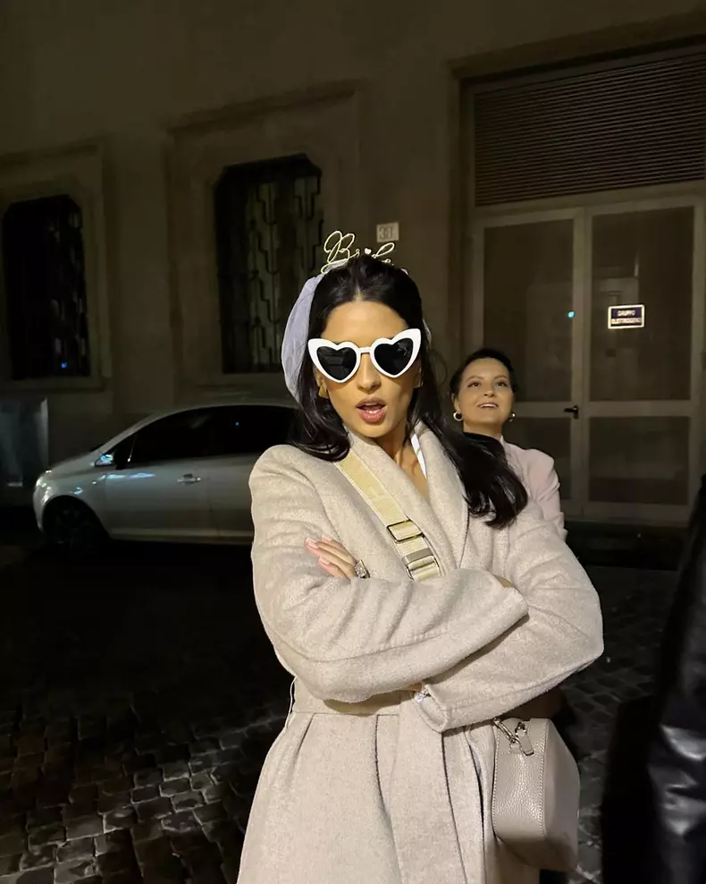 Oana Mosneagu, imagini de la petrecerea burlacitelor din Roma
