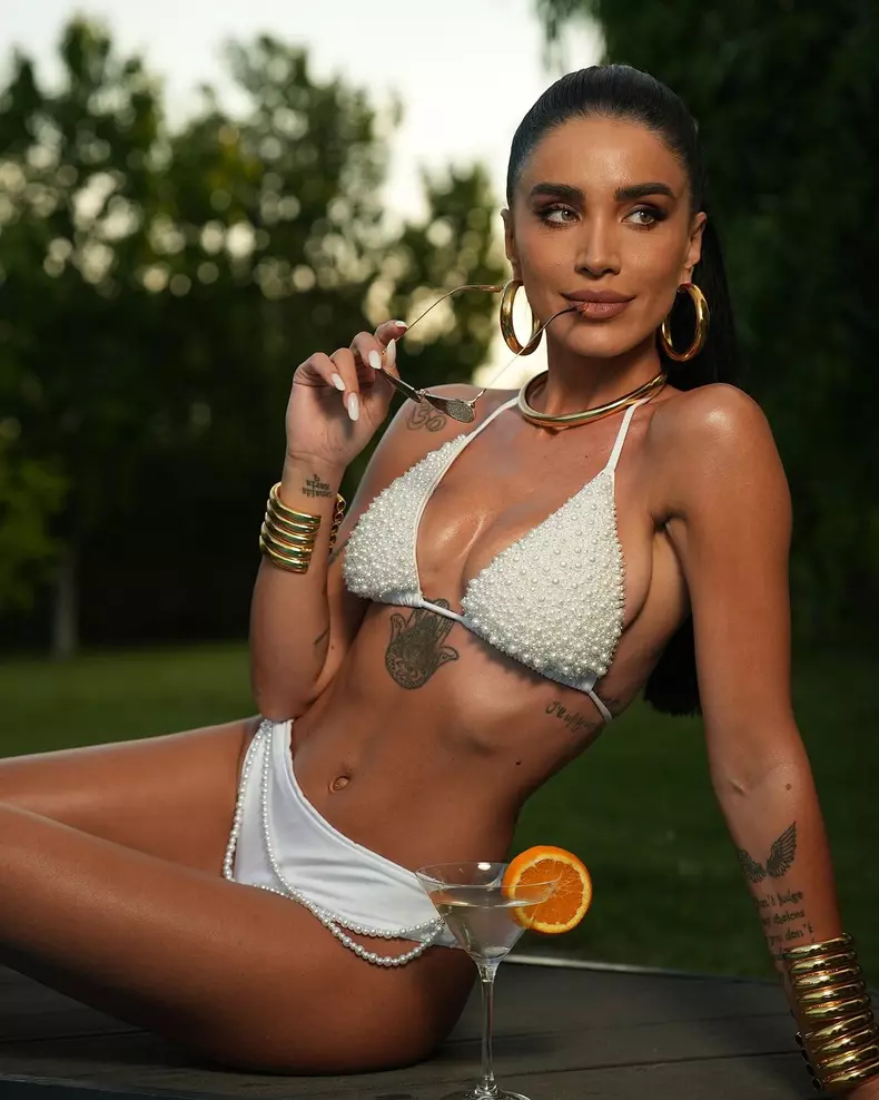 adelina-1-2
