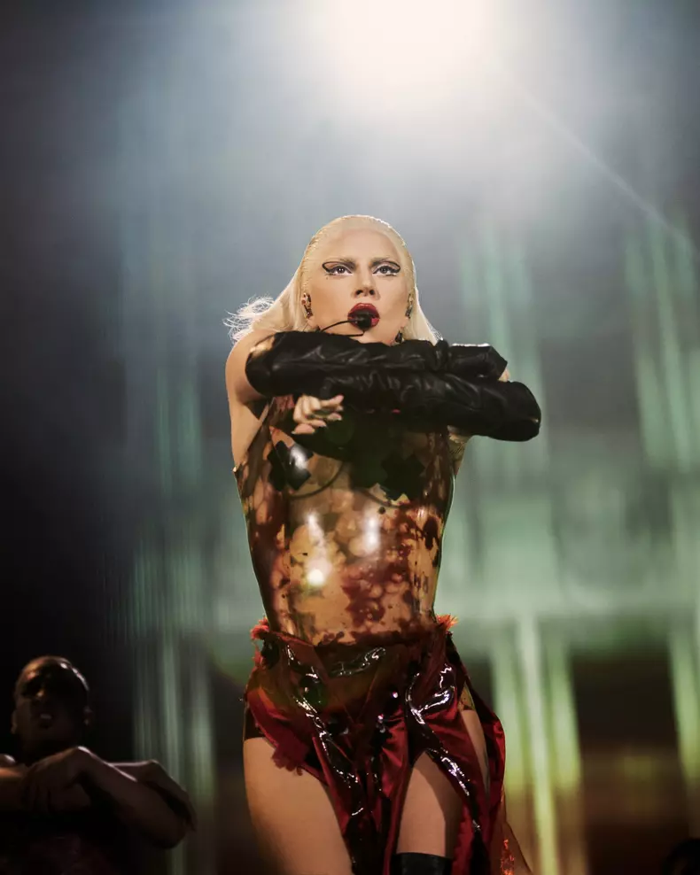 gaga-chromatica-ball_664c81d83107e
