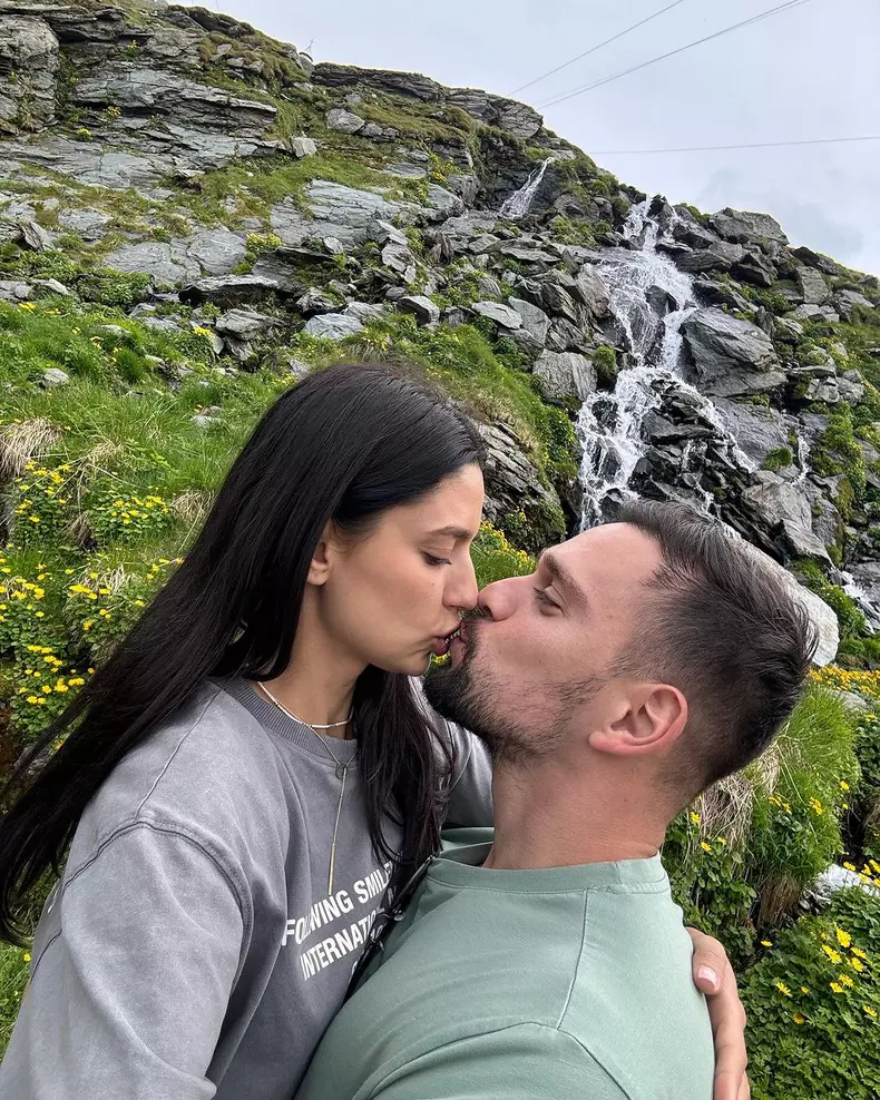 am-fost-cu-socrii-pe-transfagarasan-a-fost-superb.-am-vazut-10-ursi-2-cascade-si-un-peisaj-care-iti-taie-respiratia-aveam-nevoie-cu-totii-de-iesirea-asta-tatal-oanei-si-a-dorit-inca-de-anul-trecut-s-1