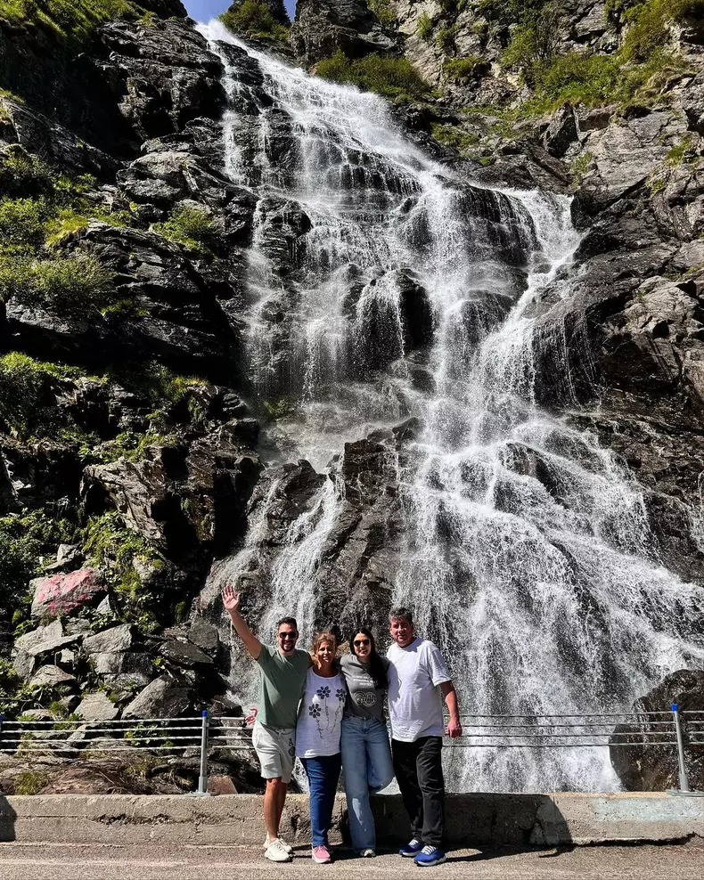 am-fost-cu-socrii-pe-transfagarasan-a-fost-superb.-am-vazut-10-ursi-2-cascade-si-un-peisaj-care-iti-taie-respiratia-aveam-nevoie-cu-totii-de-iesirea-asta-tatal-oanei-si-a-dorit-inca-de-anul-trecut-s-3