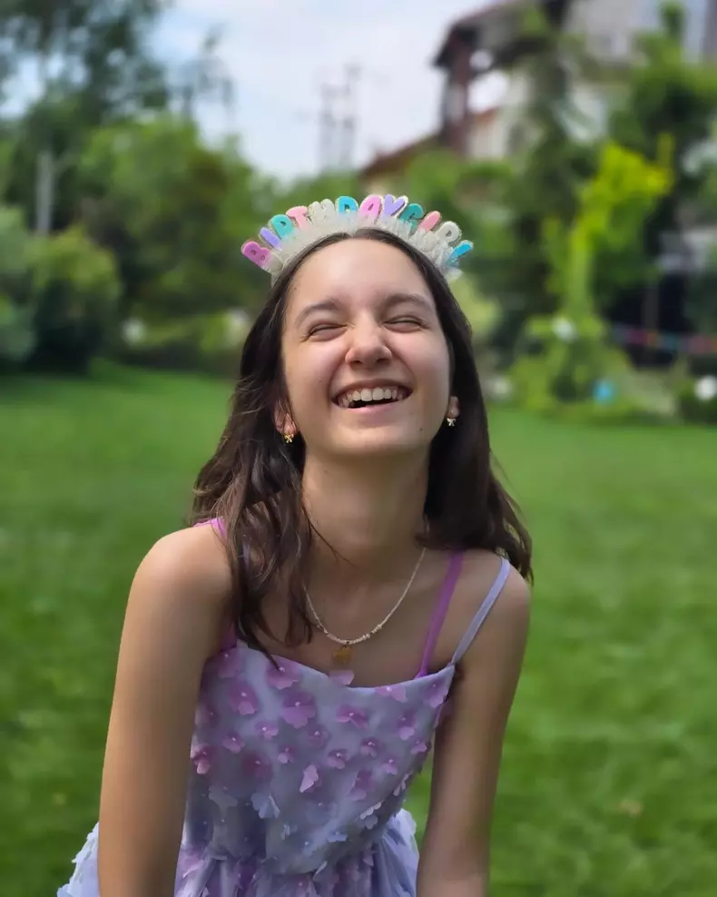 ava-dumitrescu-2