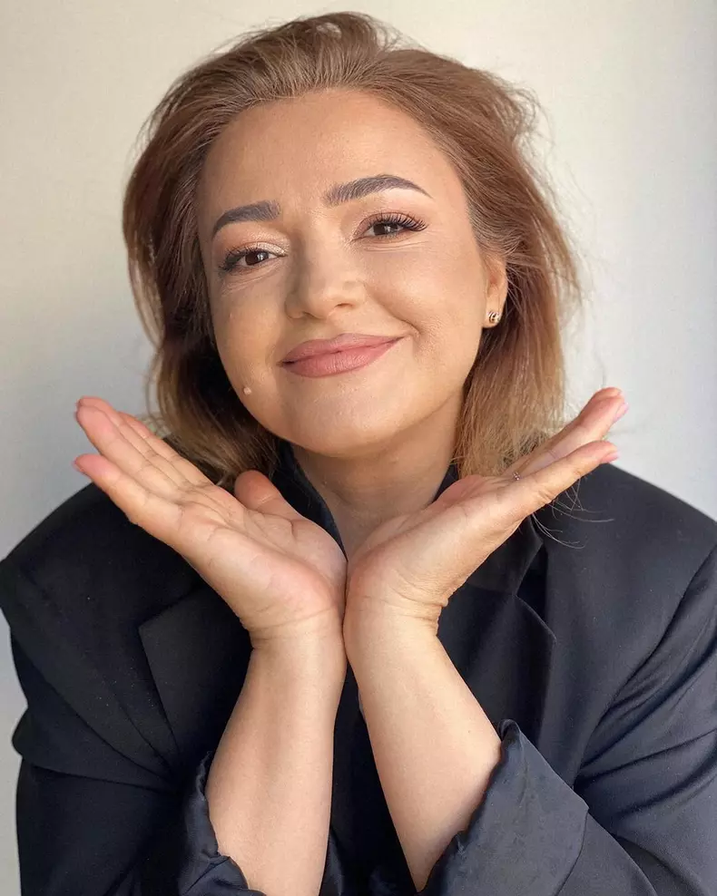 Cristina 9