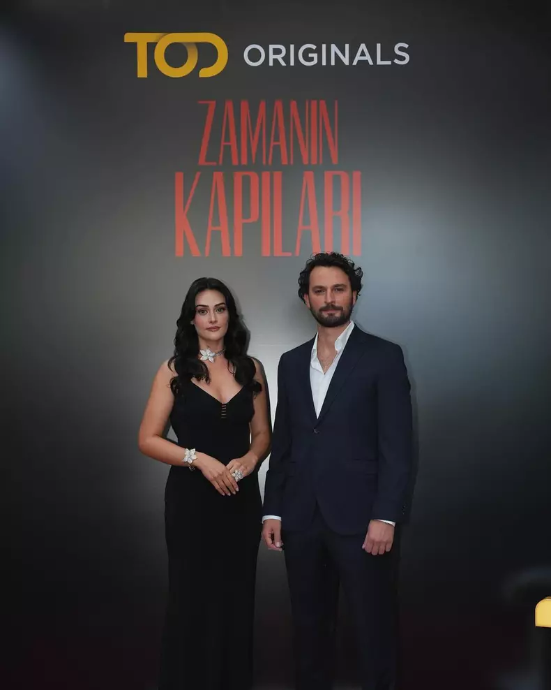 esra-bilgic-si-birkan-sokullu-pe-care-ii-vedeti-la-netflix-au-un-nou-proiect-impreuna-11