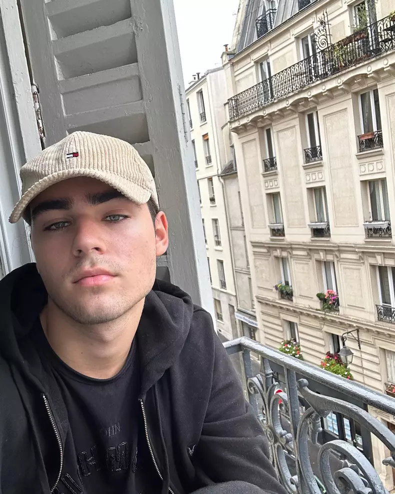 Radu Ștefan Bănică și-a găsit mașina vandalizată  (9)