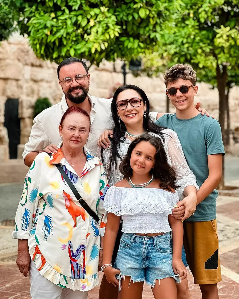Andra, imagine emoționantă cu familia ei  (2)