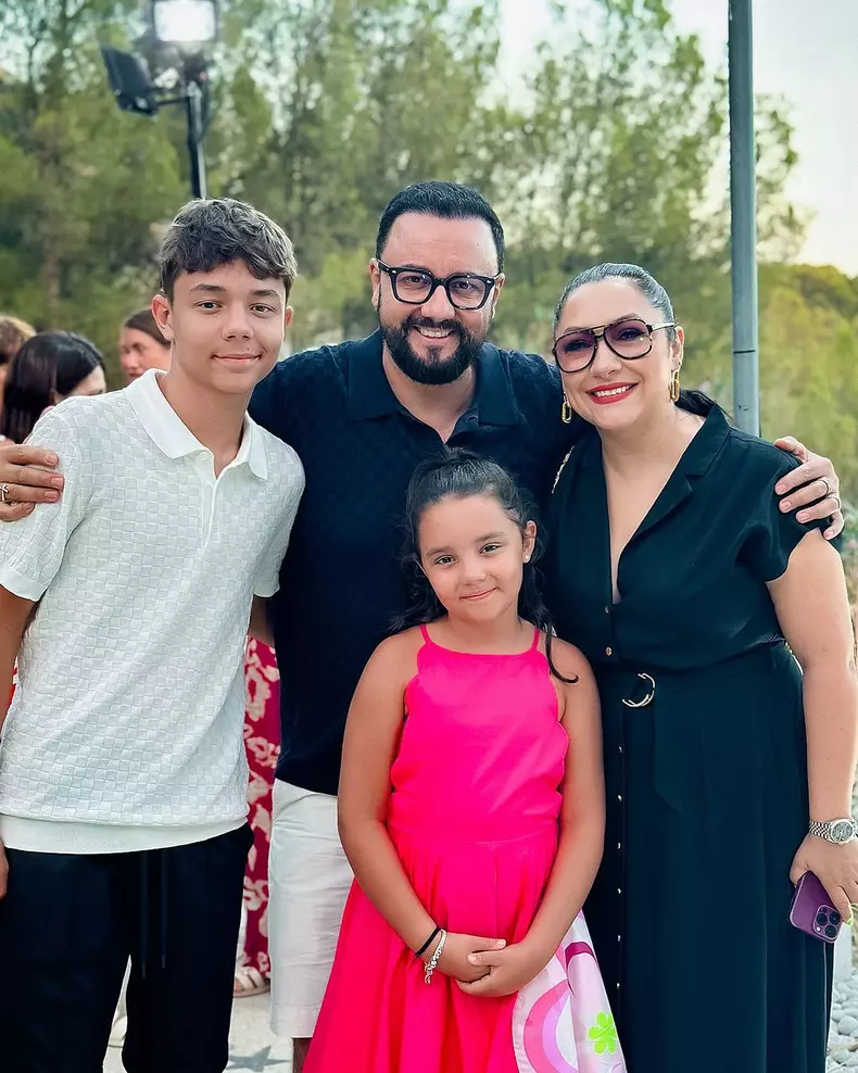 Andra, imagine emoționantă cu familia ei  (5)