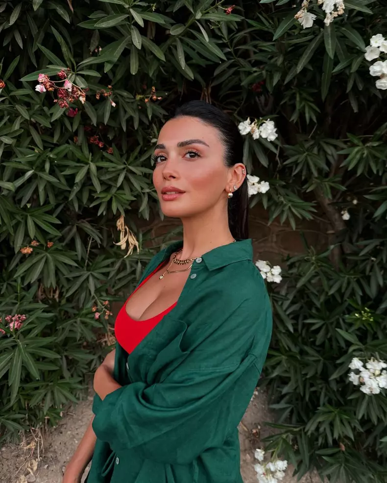 Ozge Yagiz și Burak Berkay Akgul, relație amoroasă în viața reală (6)