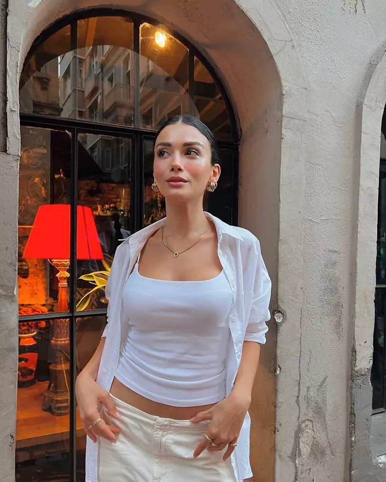 Ozge Yagiz și Burak Berkay Akgul, relație amoroasă în viața reală (7)