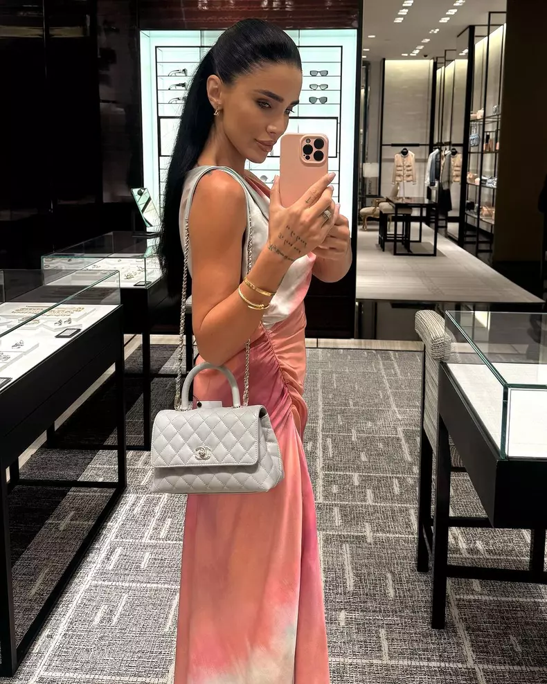 adelina 4