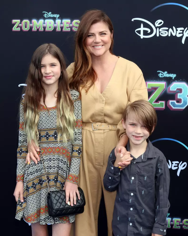 Cum arată fiica lui Tiffani Thiessen, Kelly din „Salvați de clopoțel” 