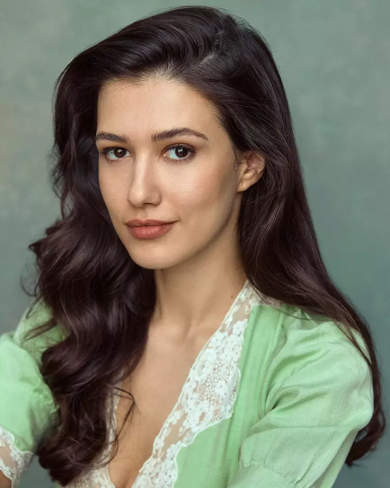 Headshot closer Madalina Bellariu