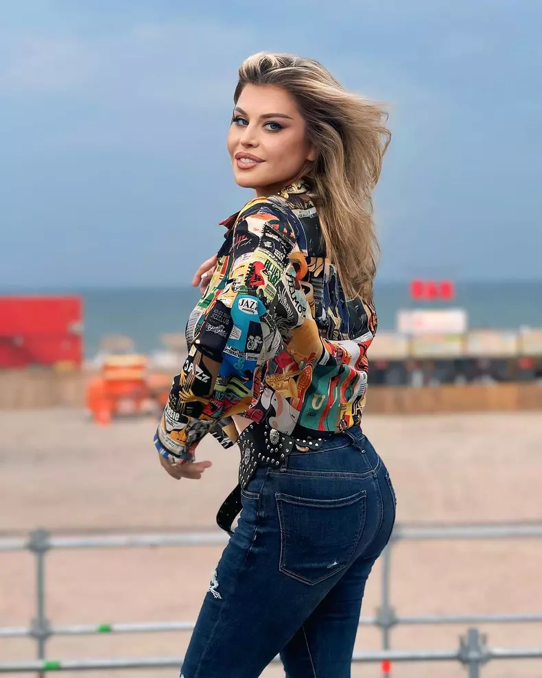 Loredana Groza, imagini în lenjerie intimă  (2)