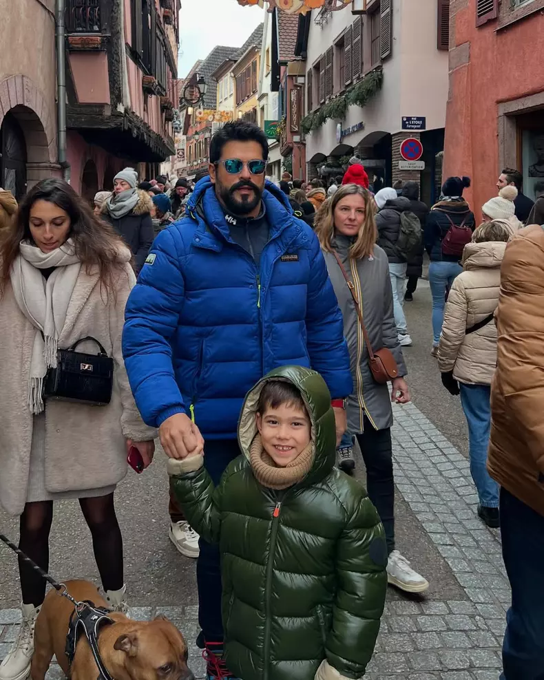 Burak Özçivit vacanta 40 de ani (21)