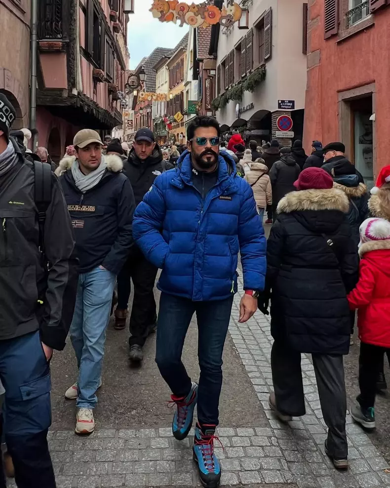 Burak Özçivit vacanta 40 de ani (7)