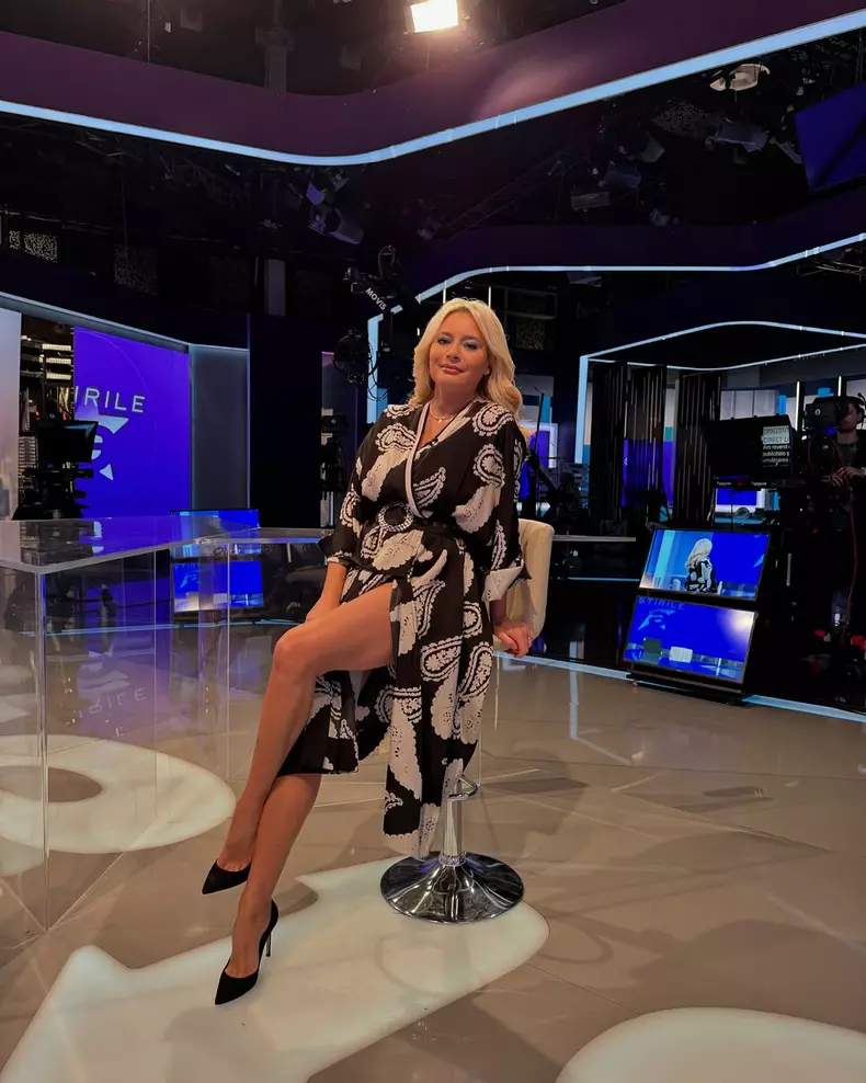 Laura Cosoi a revenit în sala de sport după nașterea celei de-a patra fetițe. Ce imagine a publicat. „Sunt întrebată cum rezist” (2)