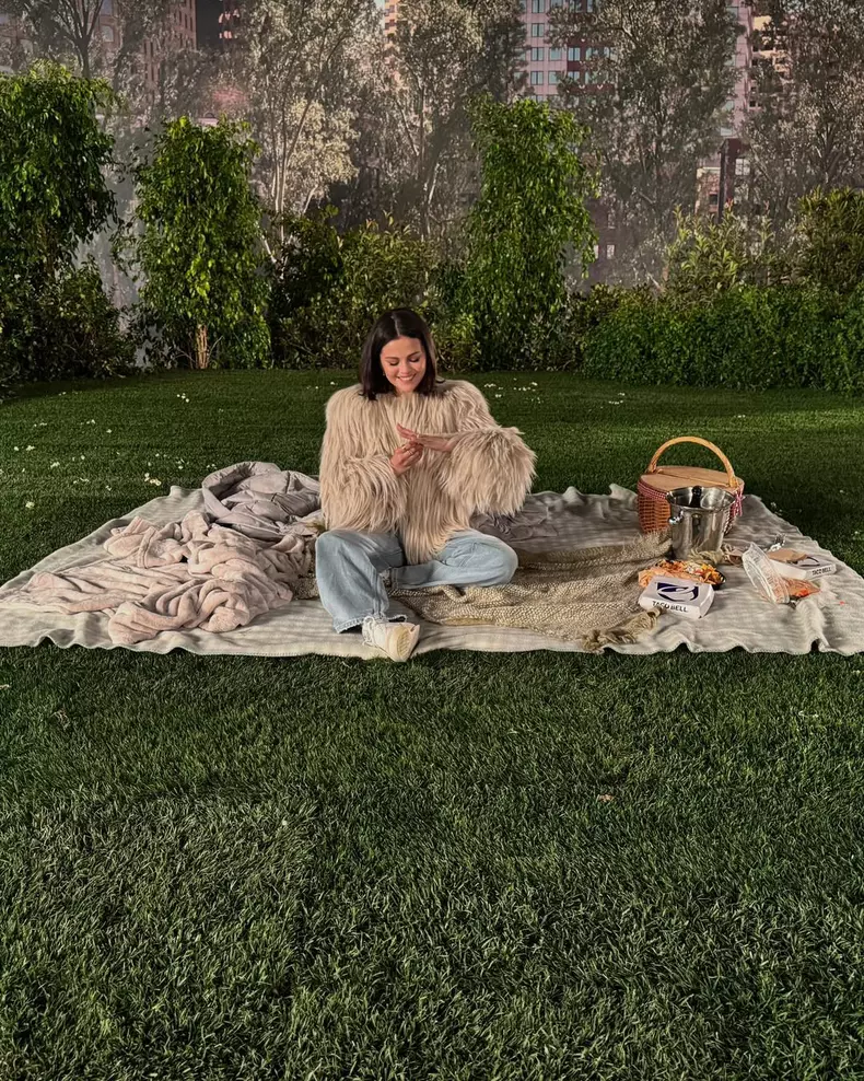 Selena Gomez și Benny Blanco s-au logodit  (3)