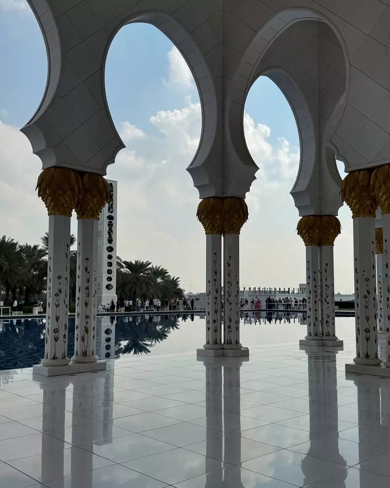 Ana Bodea, imagini de la Mare Moschee din Abu Dhabi  (2)