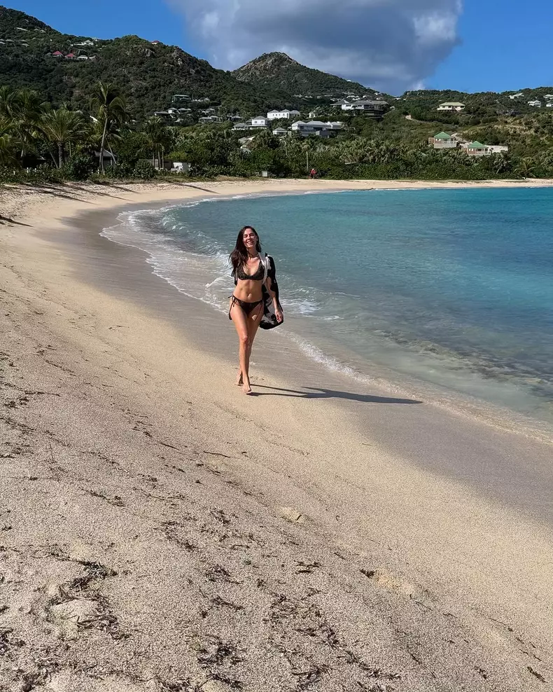 Irina Fodor, superbă în costum de baie  (6)