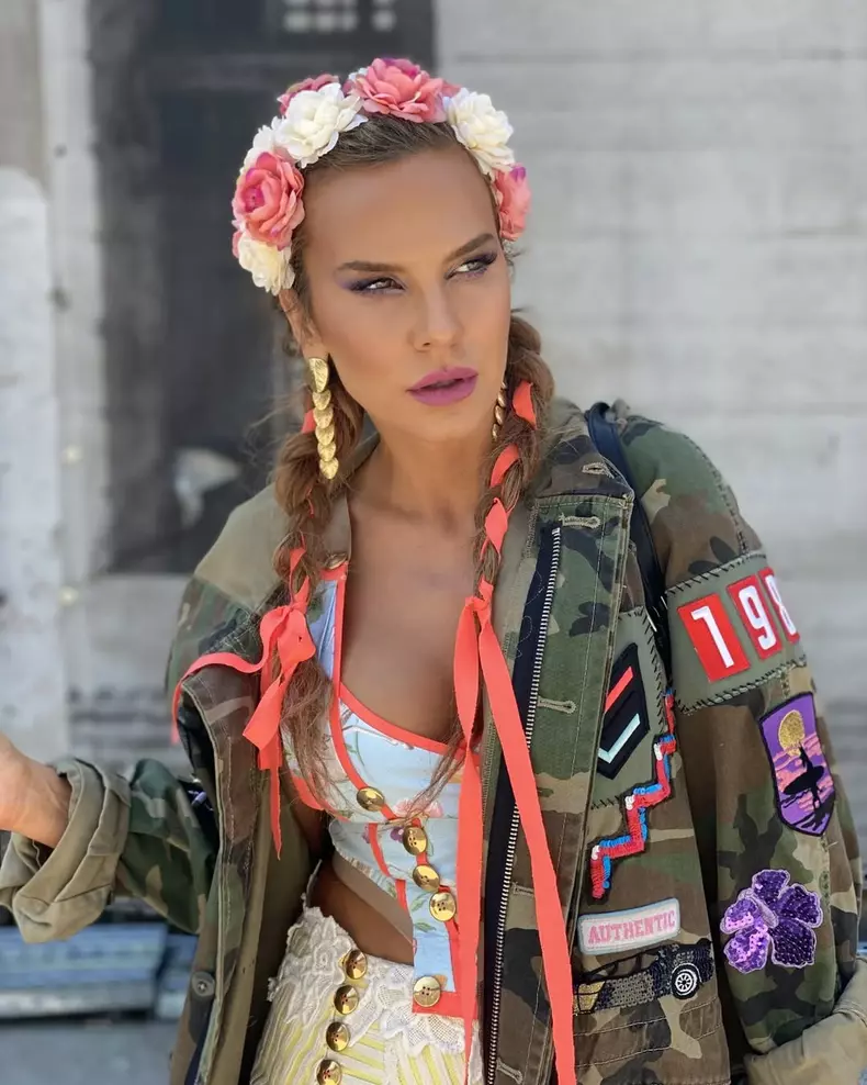 Anna Lesko, în costum de baie în zăpadă  (1)