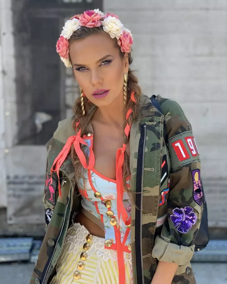  Anna Lesko, în costum de baie în zăpadă  (2)