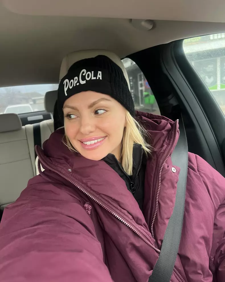 Alexandra-Stan-dupa-zvonurile-ca-ar-fi-insarcinata (3)