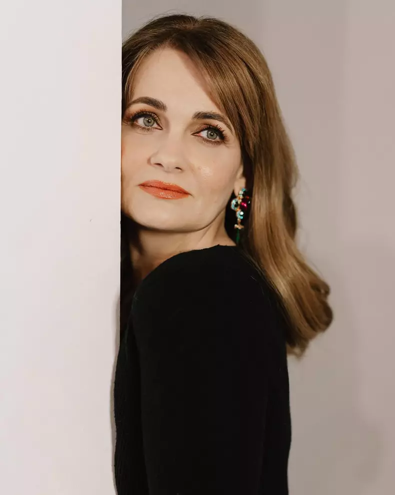 elvira-deatcu-imagini-ipostaza-indrazneata-si-eleganta (6)