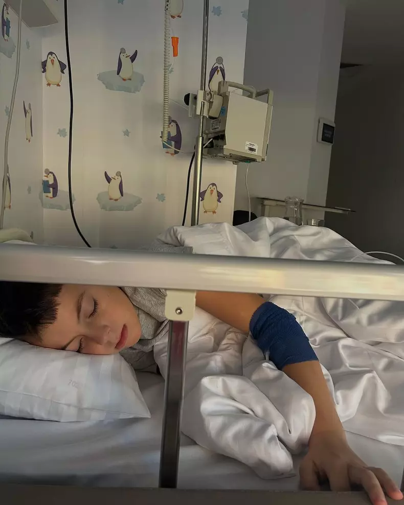 Fiul Mirelei Vaida a fost operat de apendicită  (3)
