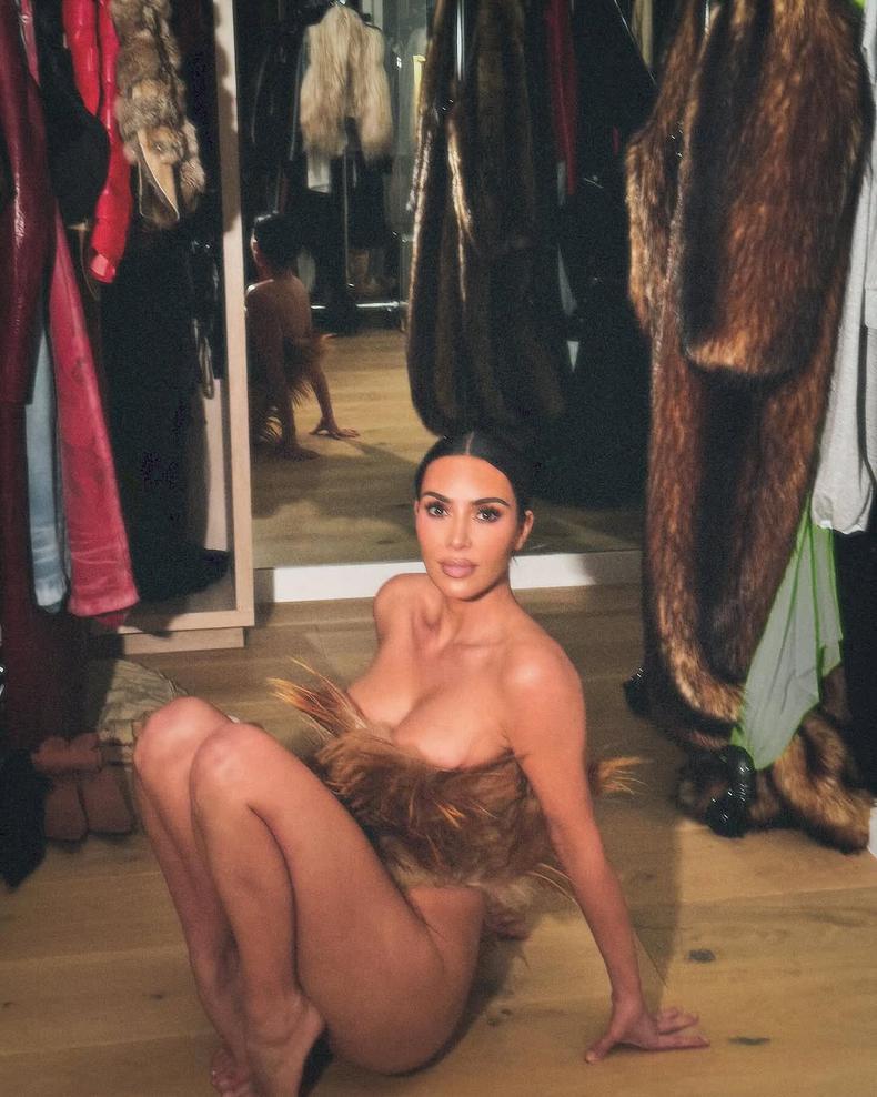 Kim Kardashian-apariție-fără-lenjerie-intimă (1)