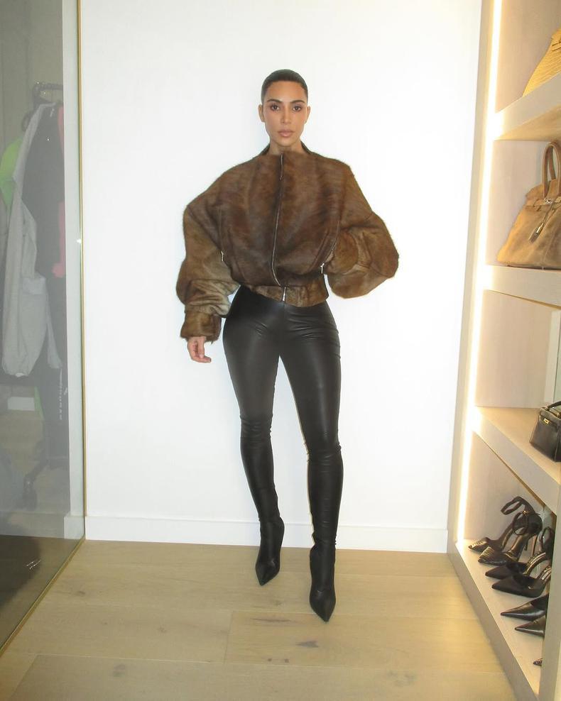 Kim Kardashian-apariție-fără-lenjerie-intimă (2)