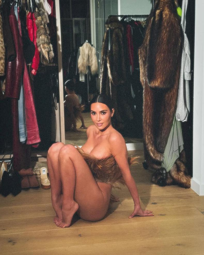Kim Kardashian-apariție-fără-lenjerie-intimă (3)