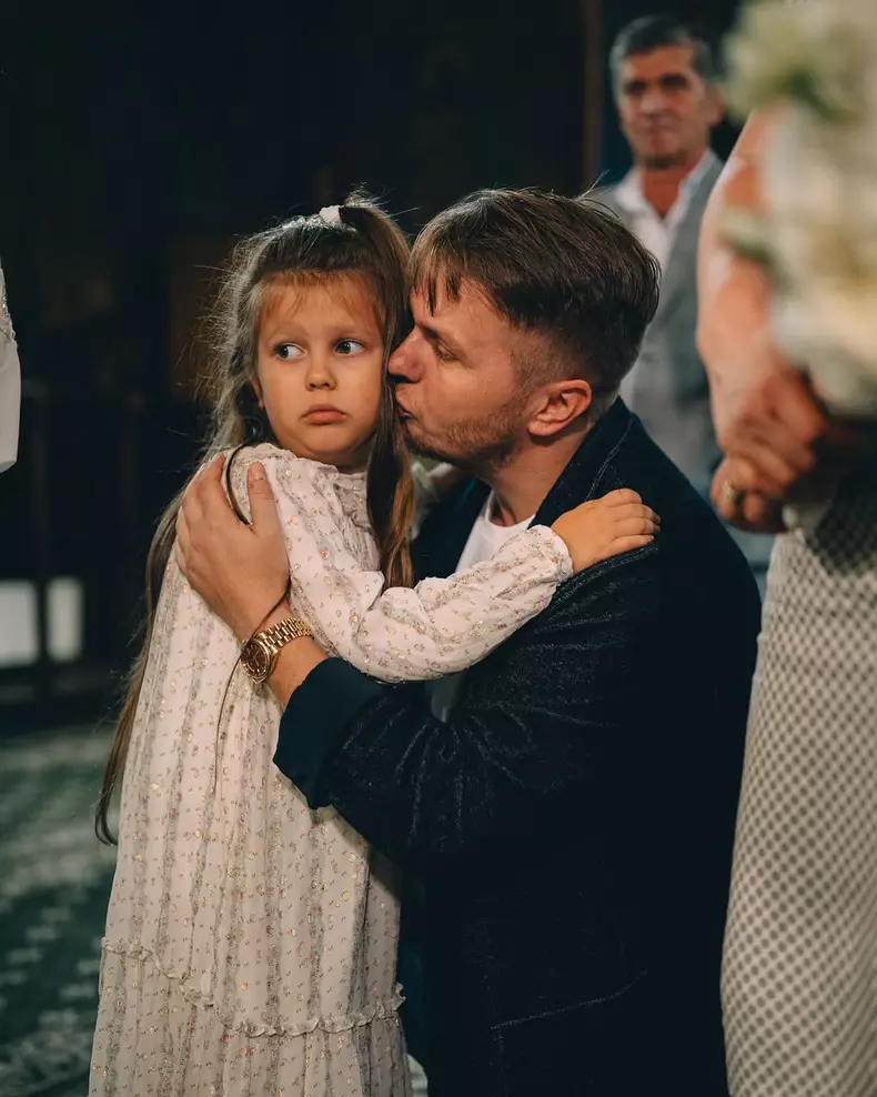 Poze doar cu NOI doi, azi de ziua EI. #smaranda Ultima poză este cu prima ei masă pe care i-am dat-o chiar eu cu seringa. (6)