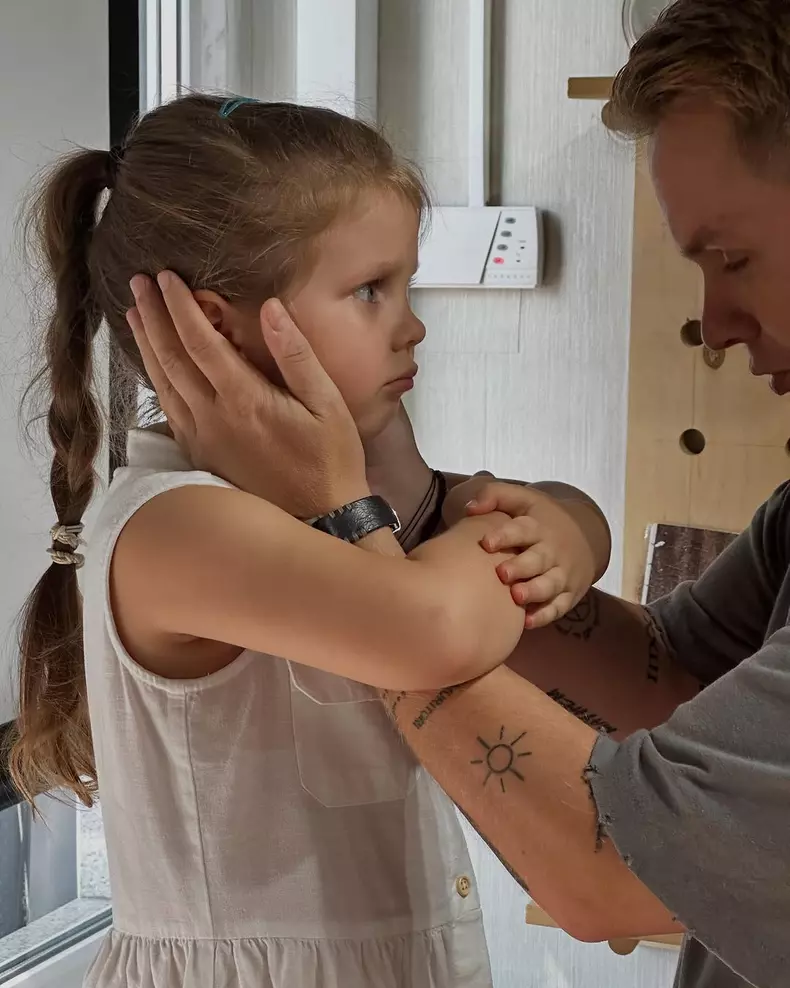 Poze doar cu NOI doi, azi de ziua EI. #smaranda Ultima poză este cu prima ei masă pe care i-am dat-o chiar eu cu seringa. (7)