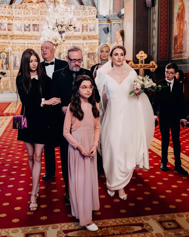 Casă de piatră, Mihai și Elena. Mikaela nu avea cum să lipsească de la acest eveniment. Vă las aici câteva cadre surprinse de @bogdanvelea, o surpriză foarte frumoasă și neașteptată (1)