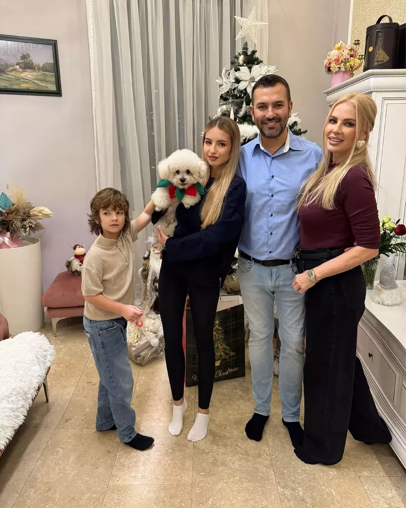 Câți bani primește fiica Andreei Bănică pe lună  (2)