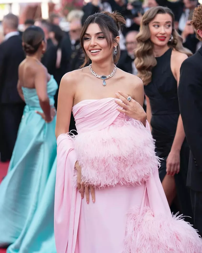 Hande-Erçel-cannes-2025 (5)