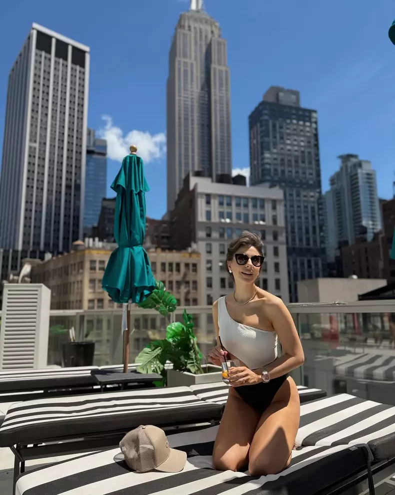 simona-taranu-piscina-vacanta-new-york (1)