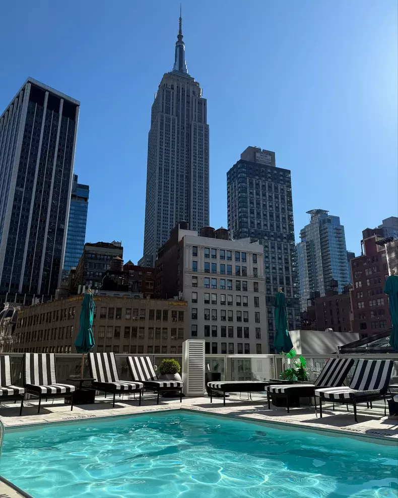 simona-taranu-piscina-vacanta-new-york (3)