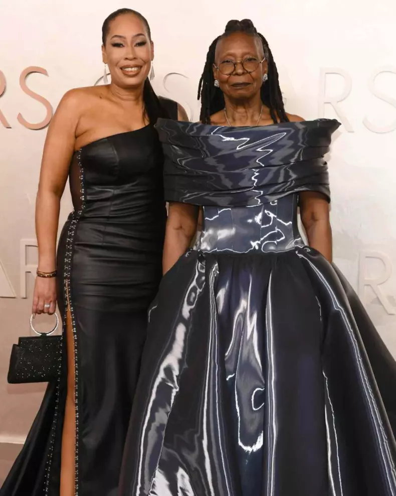 Thank you @csiriano for this beautiful dress and to you @antoniomartinocouture for Alex’s dress#oscars #oscars2025 #fashion
