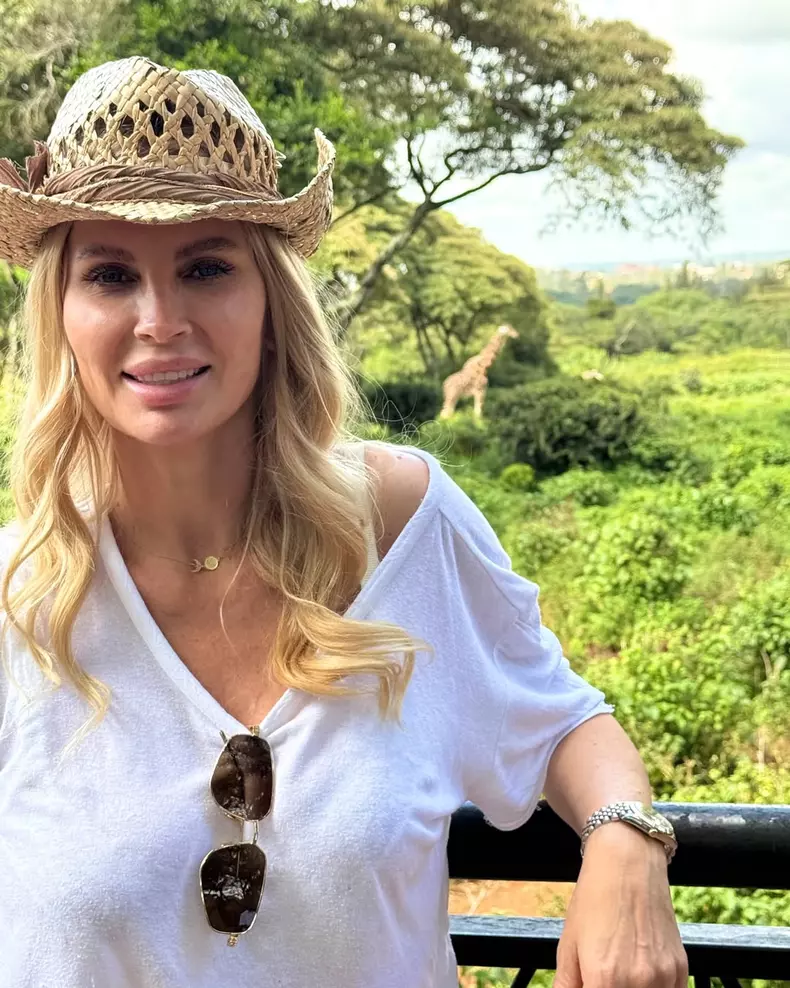 A doua mea întâlnire cu Kenya… și cu girafele ei superbe. Prima dată am fost cu Sofia, acum sunt aici cu Lucian și Noah. M-am întors pentru că mi-a fost dor de liniștea acestui loc, de peisajele care îț (3)