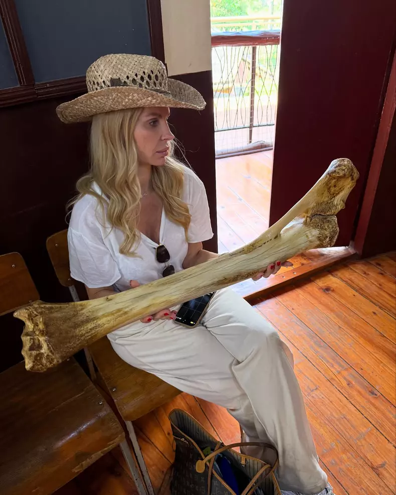 A doua mea întâlnire cu Kenya… și cu girafele ei superbe. Prima dată am fost cu Sofia, acum sunt aici cu Lucian și Noah. M-am întors pentru că mi-a fost dor de liniștea acestui loc, de peisajele care îț (4)